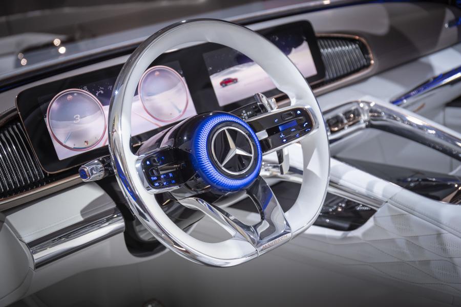 Панель приборов Vision Mercedes-Maybach Ultimate Luxury 2018 года  (фото 13 из 42)